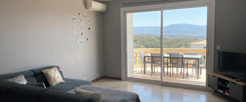 Haut de villa T4 120m² vue mer